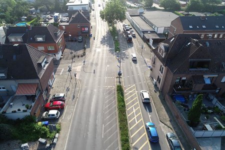 Blick stadteinwärts in  Kreuzung Rahserstraße - Bendstraße Stand 20.07.2021