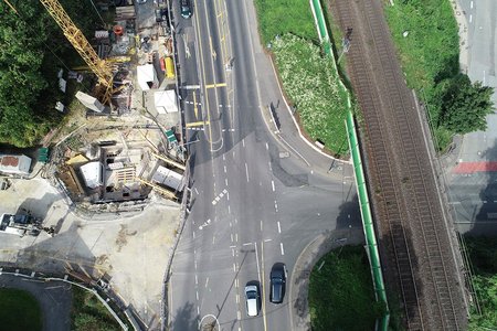 Blick in die Baugrube mit den ersten Anschlusskanäle an den Sammler Stand: 21.09.2021